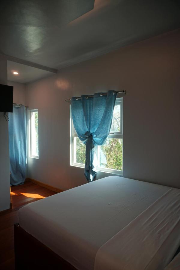 L Cafe Restobar & Lyn'S Guest House San Juan  Ngoại thất bức ảnh