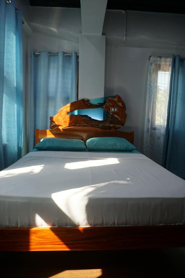L Cafe Restobar & Lyn'S Guest House San Juan  Ngoại thất bức ảnh