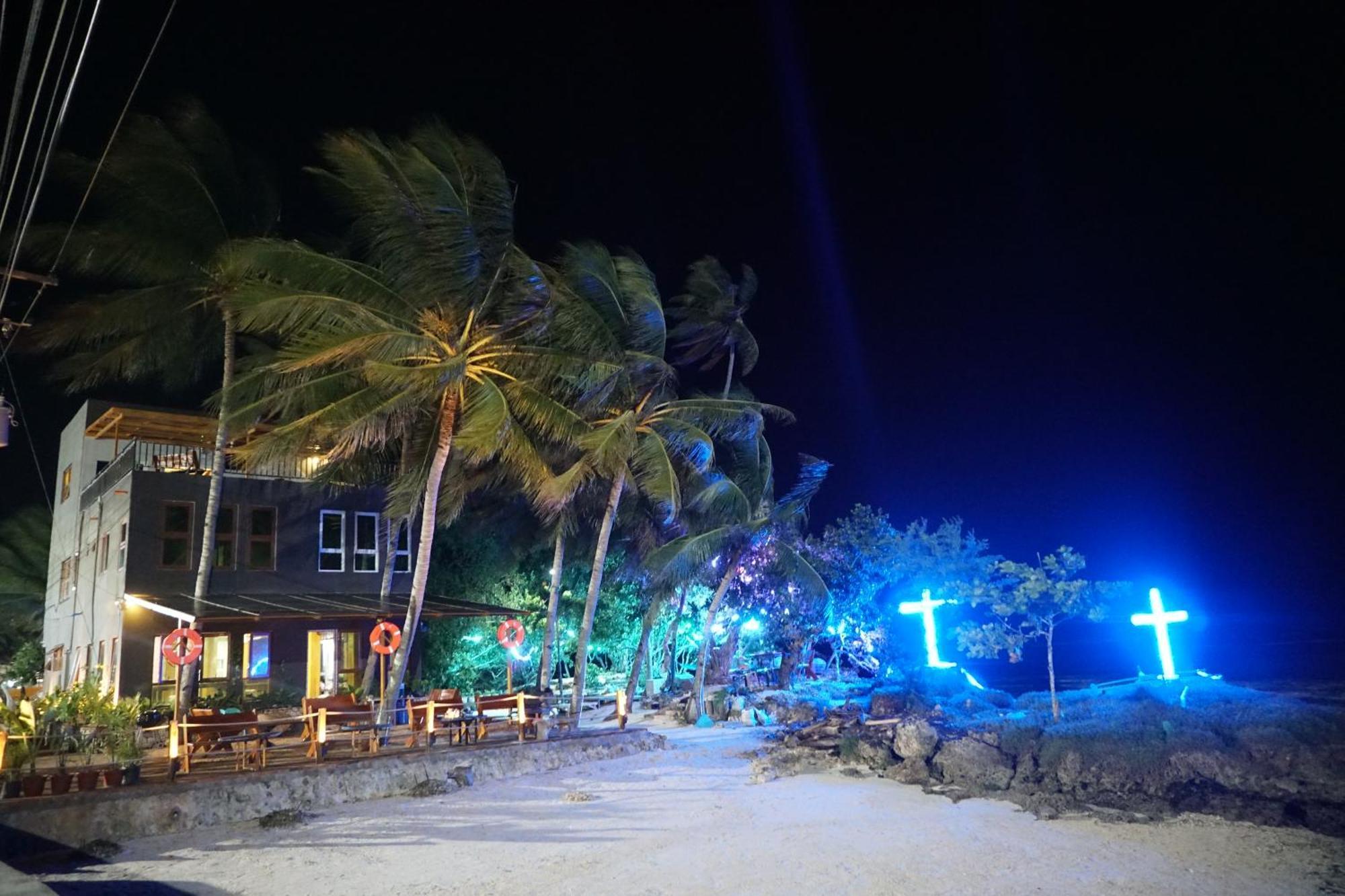L Cafe Restobar & Lyn'S Guest House San Juan  Ngoại thất bức ảnh